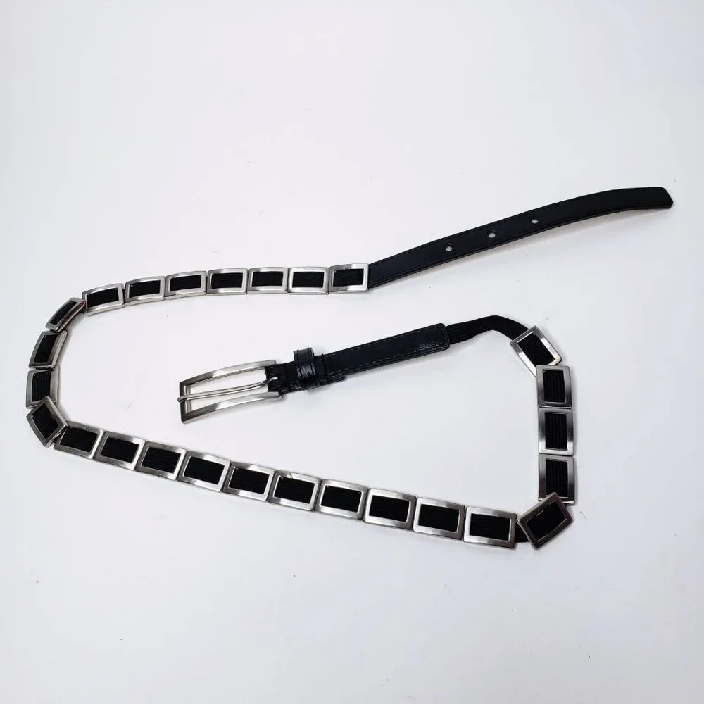 Apostrophe silver tone